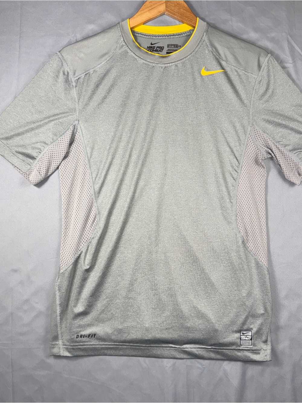 Nike Pro Combat Shirt Mens Medium Gray Short Sleeve Dri-FIT Fitted Athletic Gym